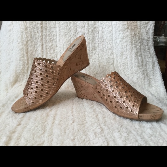 white mountain wedges